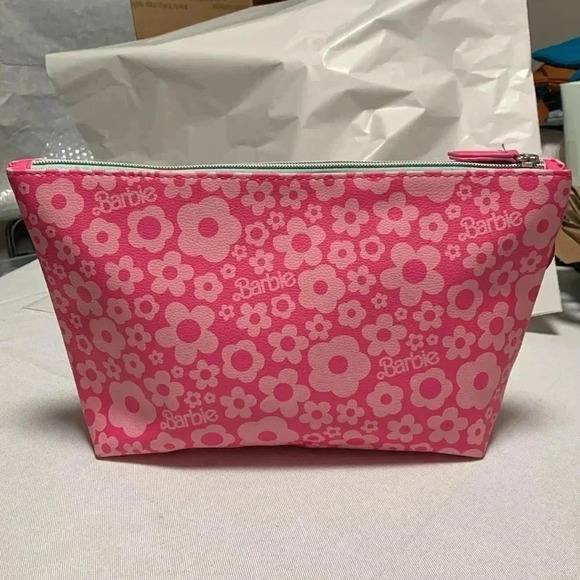 BARBIE MAKE-UP BAG, NWT. - Picture 2 of 4